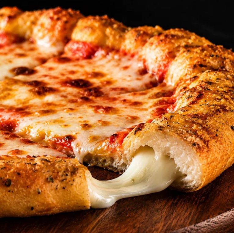 Cheesy crust pizza